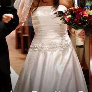 Oleg Cassini wedding Dress